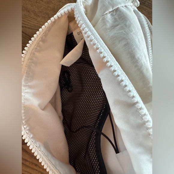 NWOT Lululemon Clean Lines Belt Bag 2L White Opal - Picture 15 of 16